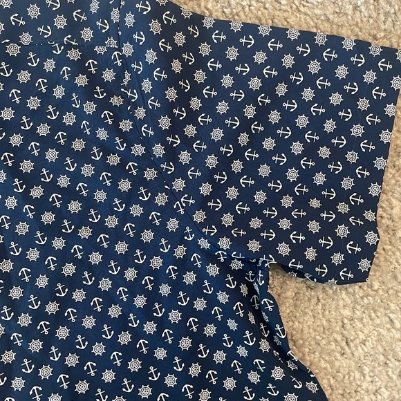 International Report Men’s Button Up - Picture 4 of 6